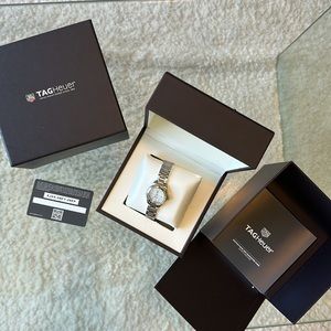 Tag Heuer AquaRacer Like New! Luxury watch - woman watch - silver watch